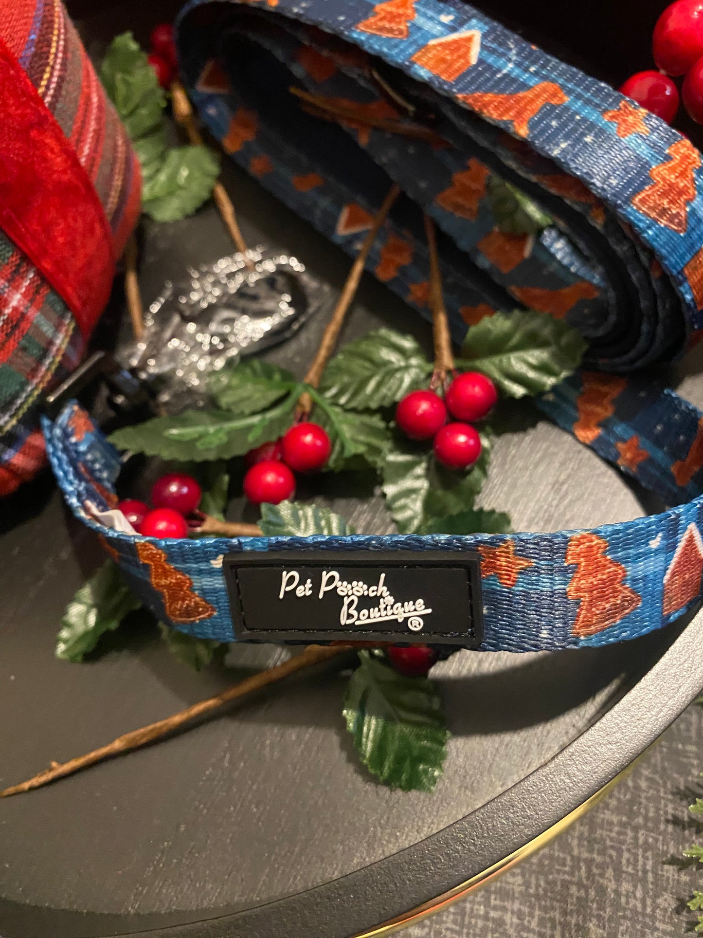 Gingerbread Biscuit Plaid Dog Lead - Christmas/Blue